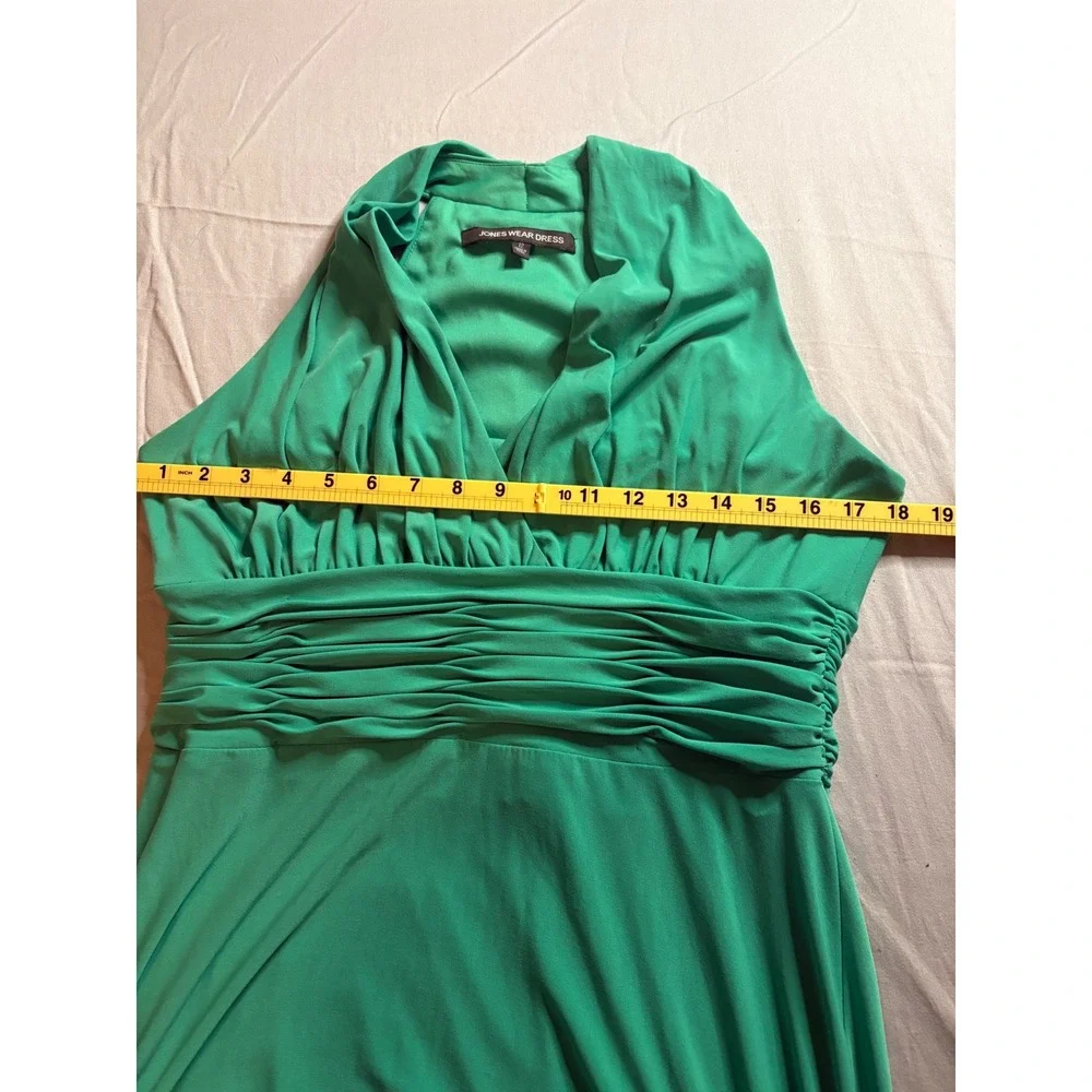 Jones Wear Dress Women's 12 Green Halter V-Neck Ruched Waist Sleeveless Midi - Picture 6 of 7